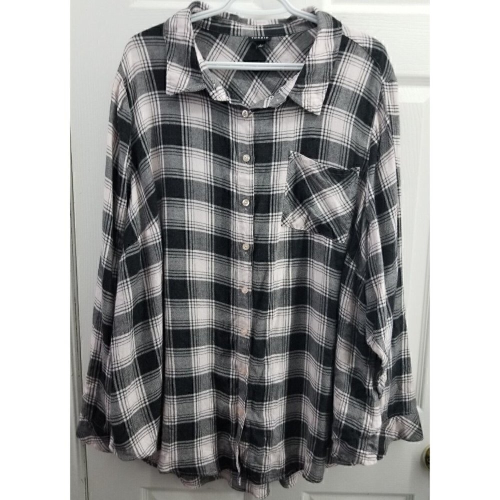 Torrid Relaxed Fit Brushed Rayon Button-Up Shirt Size 4 Pink Black Plaid